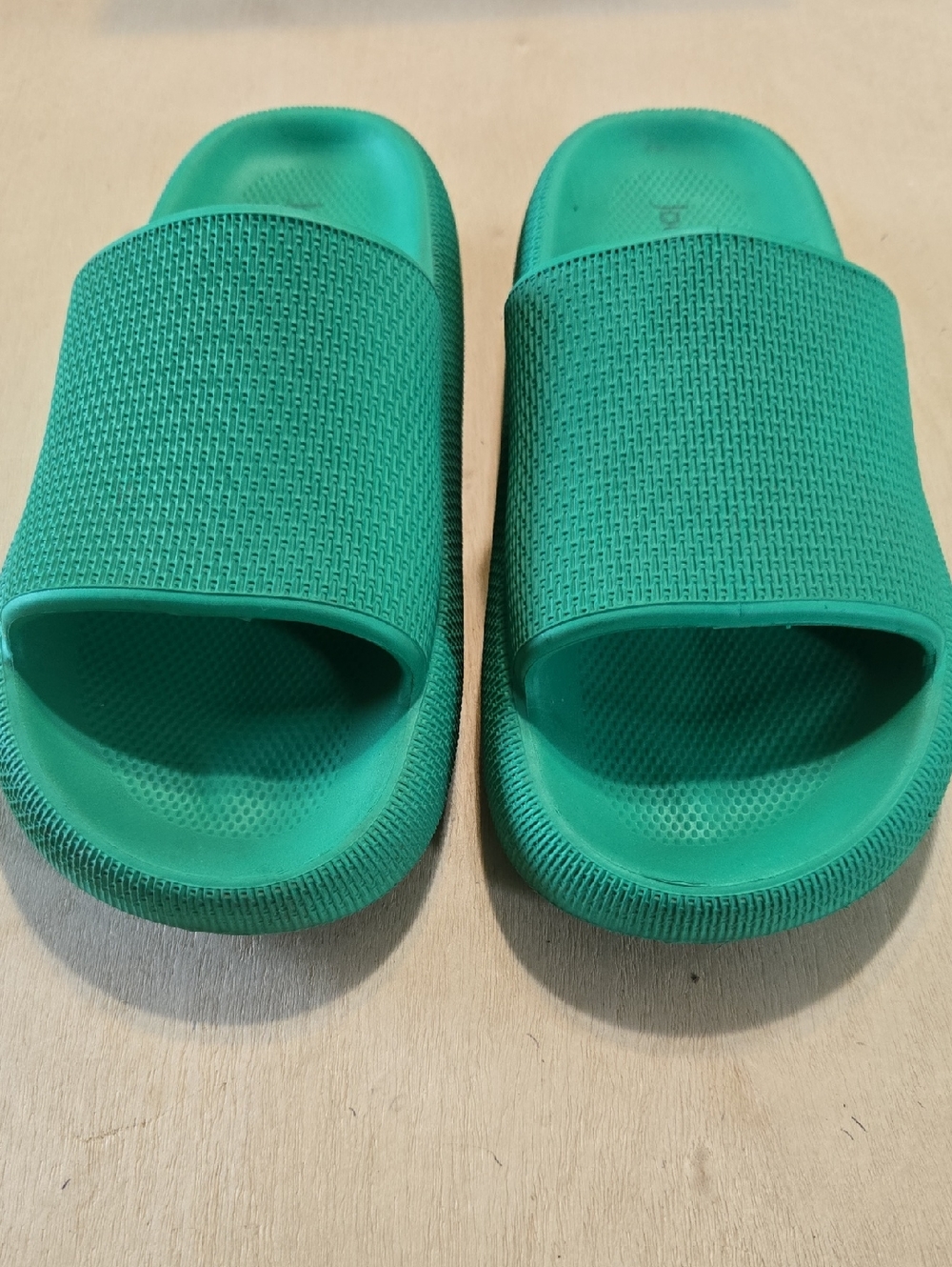 Joomra Cloud Slides Pillow Sippers Thick Sole Ergonomic Fit Waterproof Non-Slip